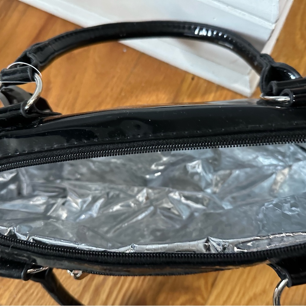 Insulated wine clutch with corkscrew - Picture 4 of 5